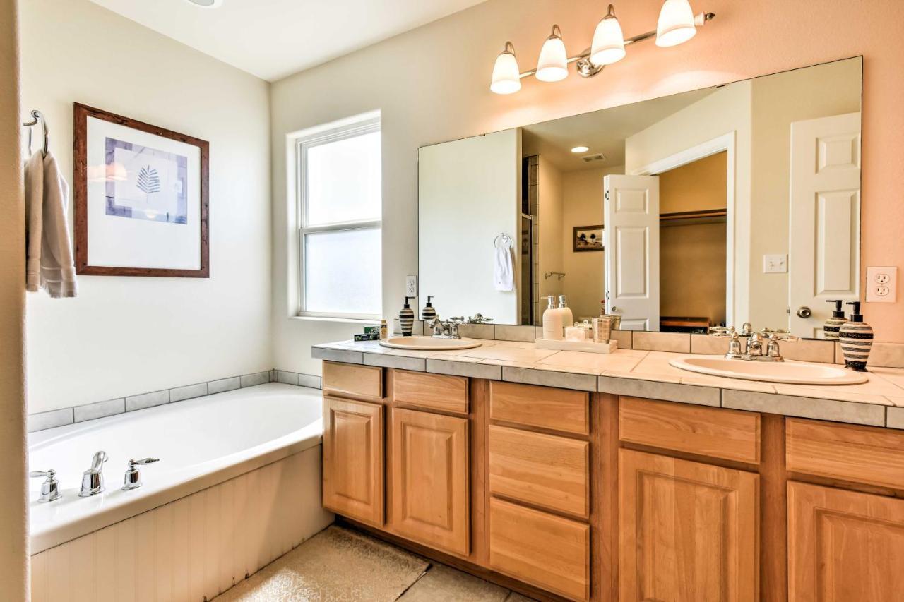 Waterfront Corpus Christi Townhome With Pool And Dock! Buitenkant foto